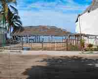 02-03-04 #16 la palapa vieja. Justo un poca mas adelante de la esquina 3 a la derecha esta la palapa vieja. Me gusta porque se puede ver como se veia La Manzanilla antes que la gente construieron casas en la playa.
